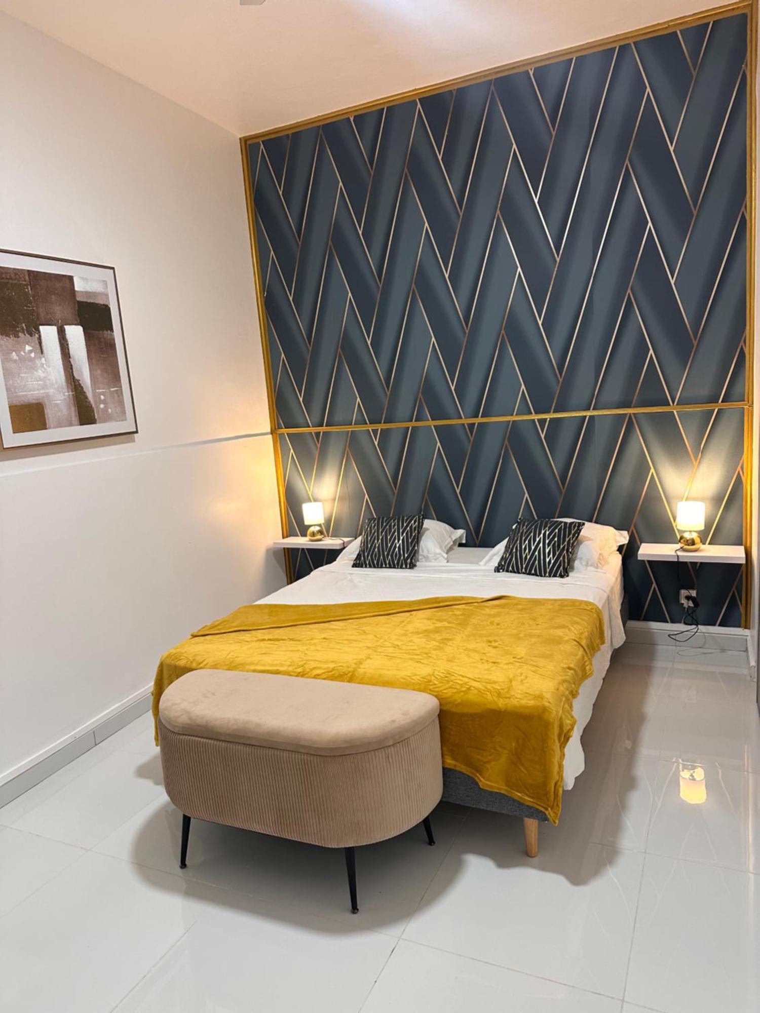פואנט-א-פיטרה Cyrus Hotel -Housse Coeur De Ville מראה חיצוני תמונה